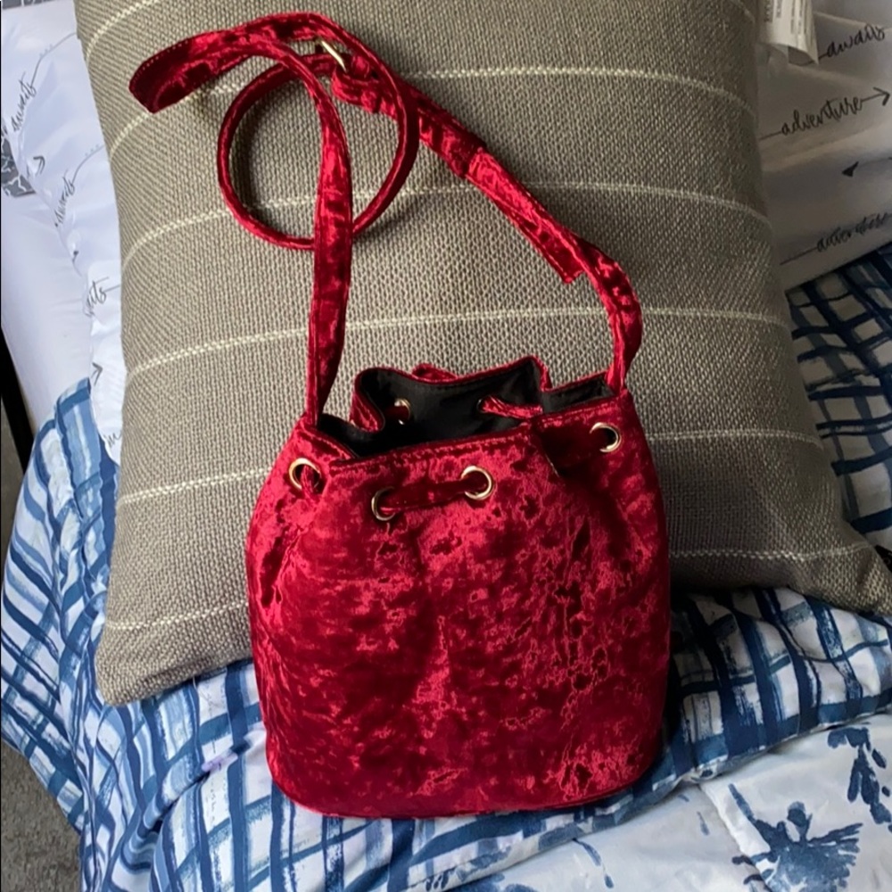 Forever 21 pouch crossbody